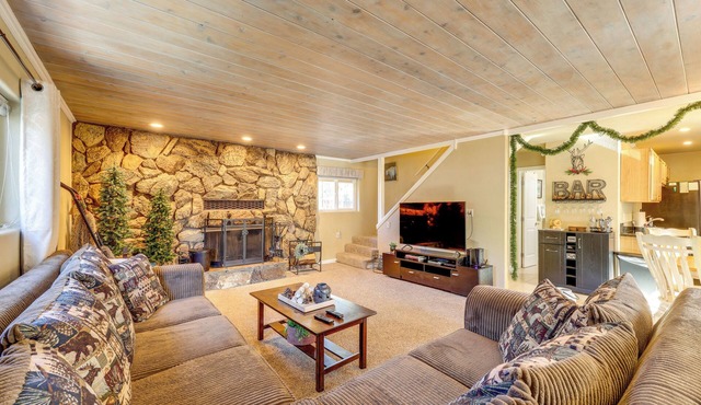 Hot Tub + Game Room: Group Getaway in Big Bear!