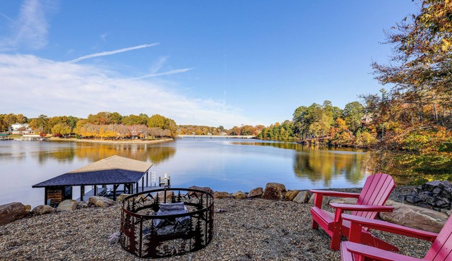 Hot Tub, Game Room! Lakefront Hickory Family Haven