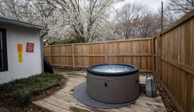 Hot Tub ~Game Room~Movie Room~Boat Parking~Privacy