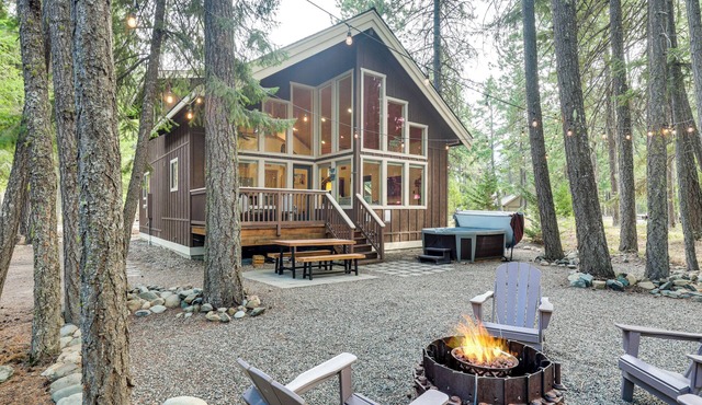 Hot Tub & Game Room: Ronald Retreat 2 Mi to Lake!