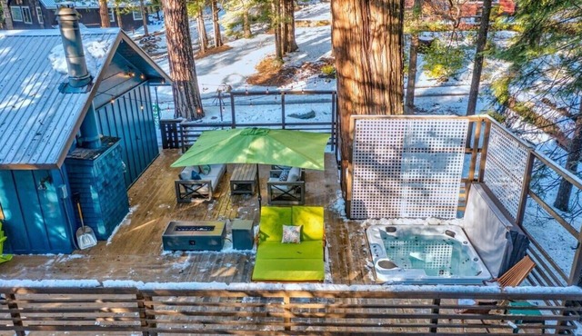 Hot Tub & Game Room Starlight Cabin Retreat