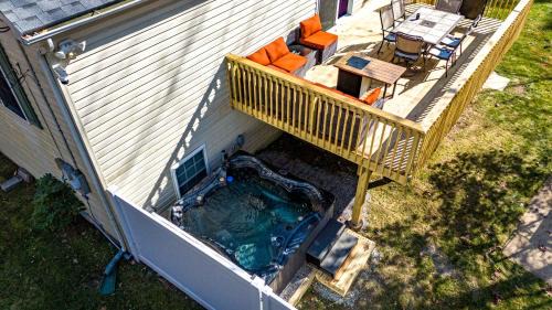 Hot Tub Game Room Fenced Yard Dog Friendly
