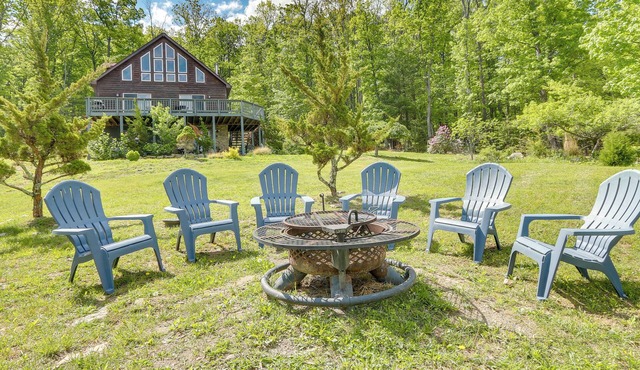 Hot Tub + Game Room: Peaceful Wardensville Cabin