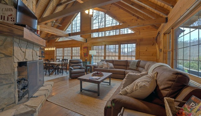 Hot Tub, Game Room & Valley Views + Biltmore Pass | Peaceful Mountain Lodge