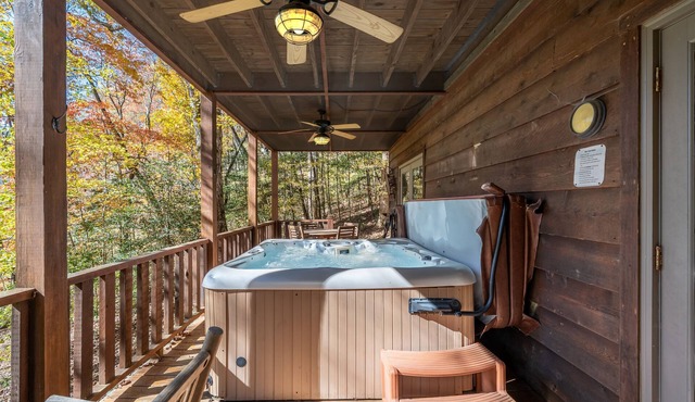 Hot Tub, Game Room - Your Perfect Getaway!