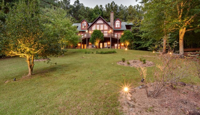 Hot Tub, Game Tables & Mtn Views: Ellijay Cabin
