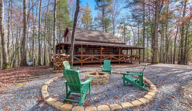 Hot Tub & Games: Ridgetop Cabin in Blue Ridge!