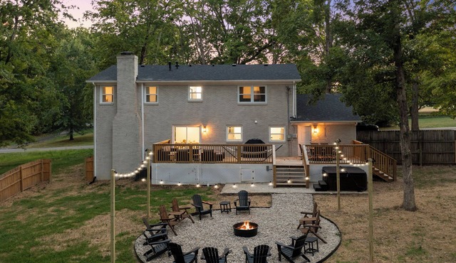 Hot Tub, Games & Sauna at Bourbon Trail Escape!