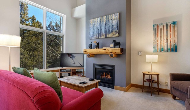 Hot Tub |Garage Parking |Minutes from Lifts & Gondola |Mountain & River Views Near Keystone Village