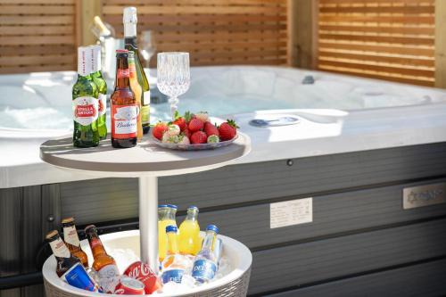 Hot Tub - Garden Oasis - Stylish Stay