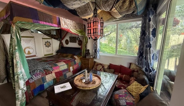 Hot Tub, Garden Patio, Canopy Bed