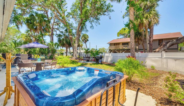 Hot Tub & Gas Grill: Port Richey Retreat