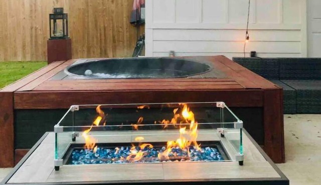 Hot Tub Getaway At The Golden Palms On Chamberlain