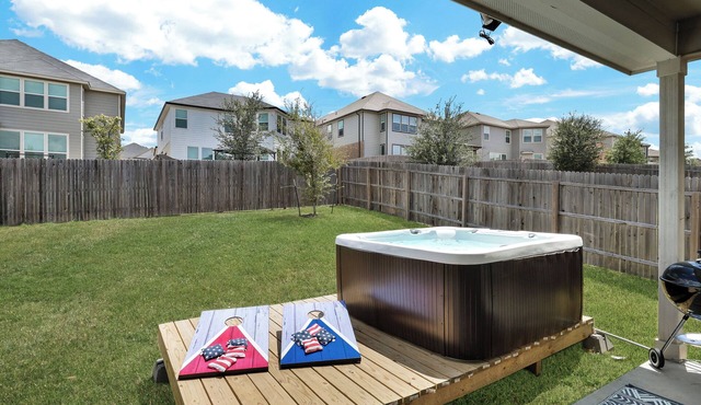Hot Tub Getaway | Game Room Office Yard BBQ WiFi