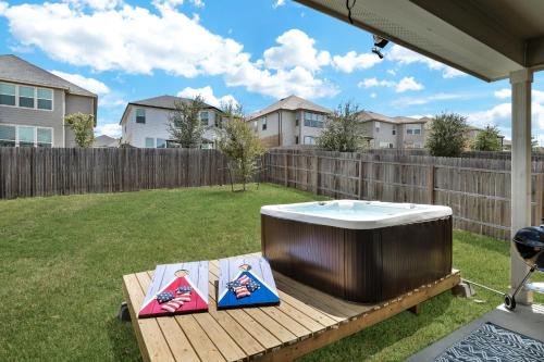 Hot Tub Getaway Game Room Office Yard BBQ WiFi