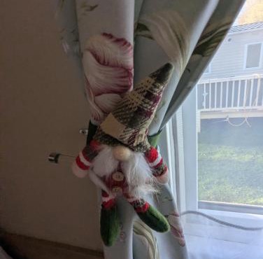 Hot Tub Getaways The Oakley 8 berth caravan with hot tub and quiet setting