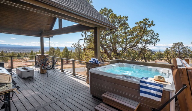 Hot Tub & Golf Access Nearby | Starview at Brasada Ranch Resort by AvantStay