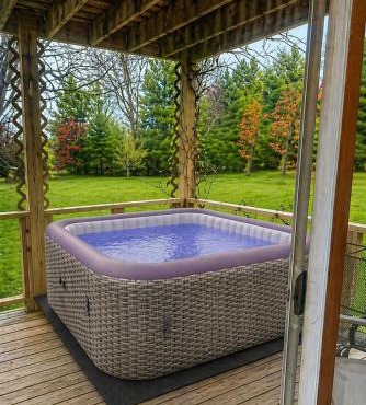 Hot Tub! Golfing, Hiking, Kayaking, Beach Pass!