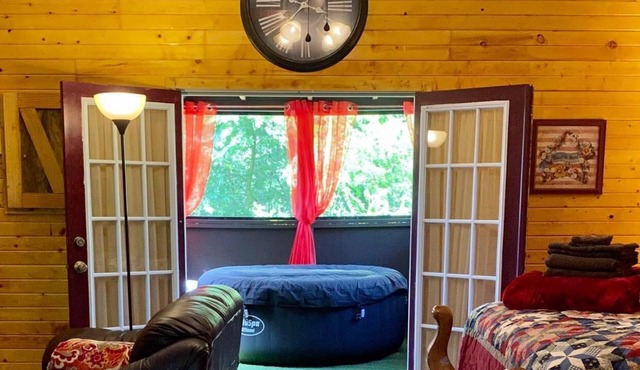 hot tub, grill, fireplace, Hocking Hills, Buckeye Lake, Legend Valley