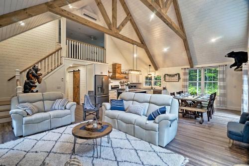 Hot Tub, Grill & Mtn Views! Benezette Cabin