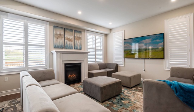 Hot Tub & Gym in Relaxing 10 Person 5 BR House