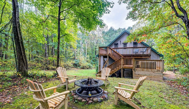 Hot Tub Haven 10 Mi to Hocking Hills State Park!