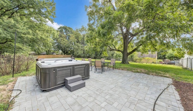 Hot Tub Haven 4 Bedroom Home