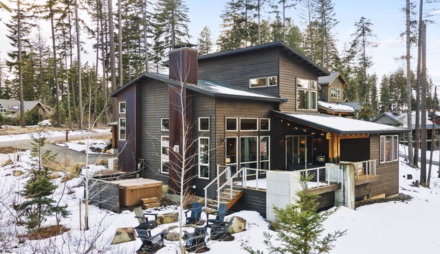 HOT TUB, HEATED PATIO, FIRE PIT - 5 BED/ 5 BATH