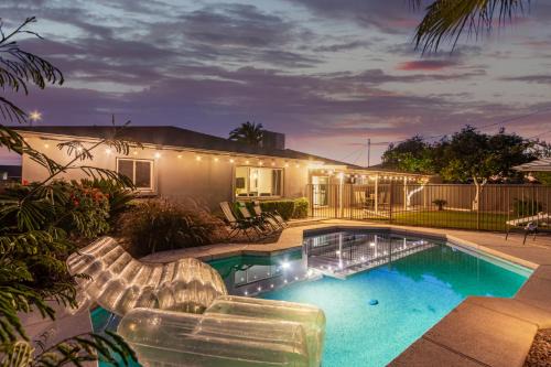 Hot Tub, Heated Pool, Mini Golf, BBQ, Old Town, Game Room, EV Plug