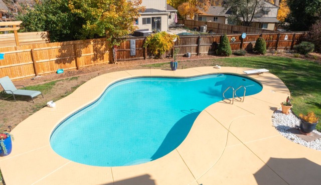 Hot Tub & HEATED Pool Relaxing Home In Arvada, close to Boulder/Denver/Springs
