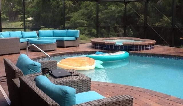 Hot Tub, Heated Pool and near Cape Coral, Punta Gorda Fort Myers & Naples