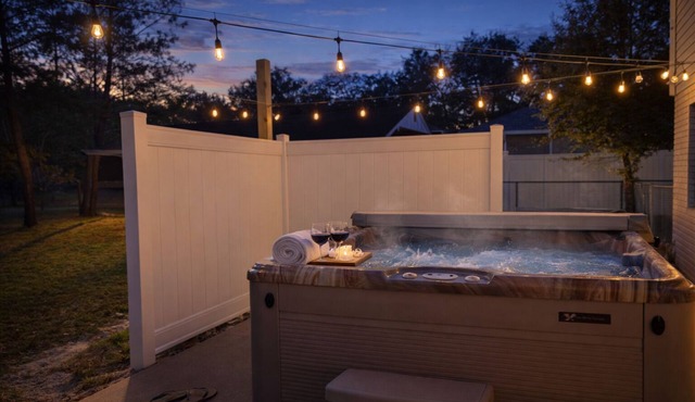 Hot Tub Heaven~5BR~Family Beach Escape Base!