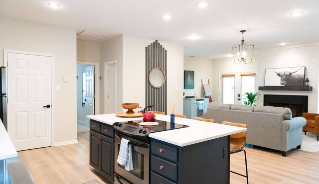 Hot Tub! Hidden Kayak Cove -2 Masters, Kayaks, Fire pit, & Game Room