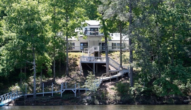 Hot Tub! Hidden Kayak Cove -2 Masters, Kayaks, Fire pit, & Game Room