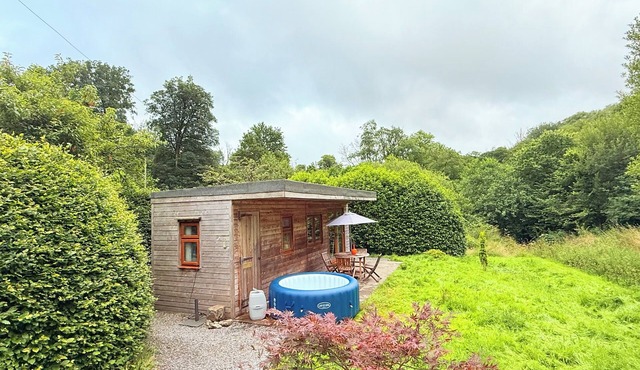 Hot Tub Hideaway- The Nature’s Nook Retreat- Rural Carmarthen