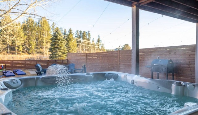 Hot Tub Hideout | Private + Downtown Access