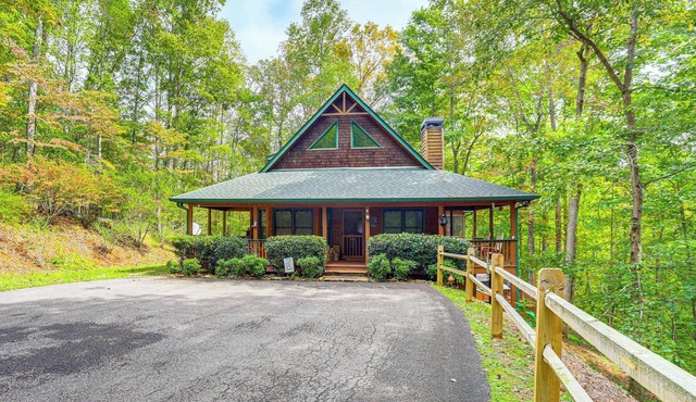 Hot Tub & Hikes: Dahlonega Cabin - 4 Mi to Town!