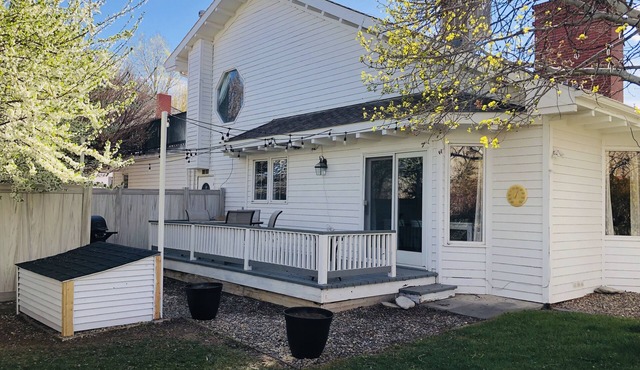 "HOT TUB" - Historic Cottage at the White Lily Ranch