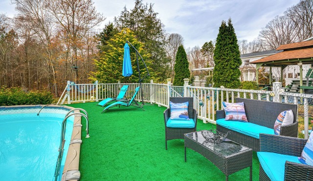 Hot Tub, Home Gym, Decks! Retreat 9 Mi to Mt Airy