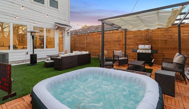 Hot tub Hotspot | Big Backyard W/Movie Room | Rodeo NRG