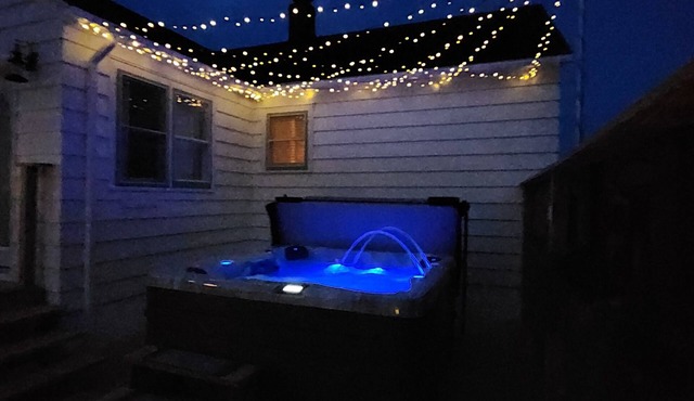Hot Tub House Kipling Cottages Deck Fire Pit 2 bed 1 bath Smart TVs WiFi Sleep 6