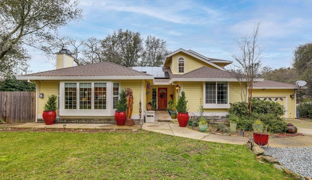 Hot Tub & Huge Patio: Home 5 Mi to Old Town Auburn