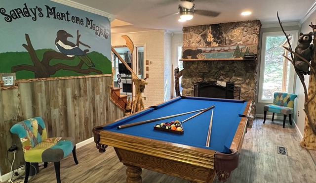 Hot Tub I Pool Table I Indoor Fountain I Pacman