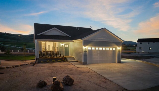 Hot Tub, Ideal Beach Resort, Sleeps 22, Pet Friendly, Game Room!