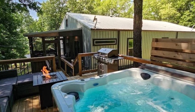 Hot Tub in the Woods, Fire Pit, Pet Friendly