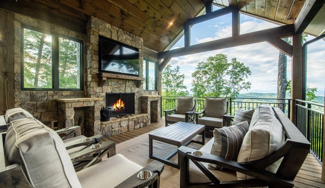 Hot Tub, Incredible View, Aska Adventure Area. Sleeps 12!