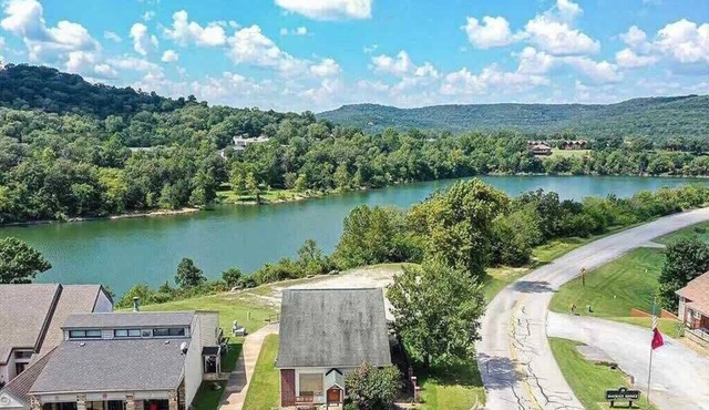 Hot Tub, Indoor Jetted Tub, Lake View, & Kitchen