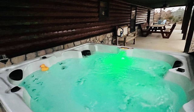 Hot Tub! Just 25-30 Minutes N of Broken Bow Lake. Firepit! High Speed Wifi!