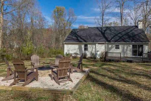 Hot Tub, K Bed, Hammock, Fire pit, Quiet & Peaceful