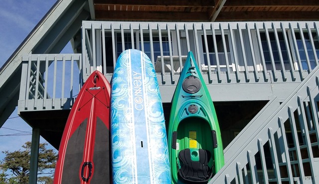 Hot tub, Kayaks, EV Charger, Ocean Views, Lake, SUP, Bikes